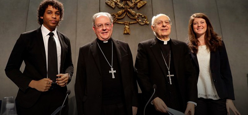 Vatikán - Bemutatták a fiatalokról, hitről és hivatástisztázásról szóló püspöki 