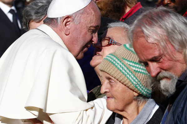 Az egyház november 19-én tartja a Szegények első világnapját Ferenc pápával