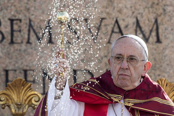 Ferenc pápa: Fiatalok, döntsetek, még mielőtt a kövek kiáltanának