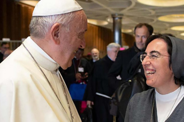 Vatikán – Szalézi nővér a Vatikánvárosi Állam Pápai Bizottságban