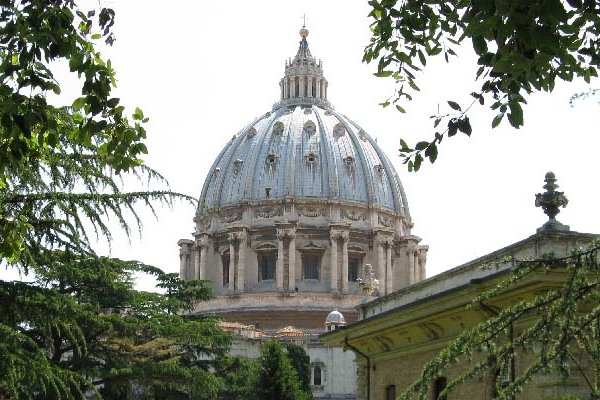 Egy asztalnál a pápával – Szegények ebédje a Vatikánban