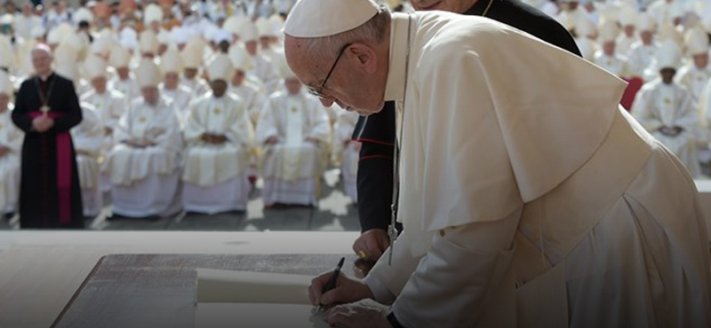 Vatikán - Közzétették Ferenc pápa „Misericordia et misera” apostoli levelét