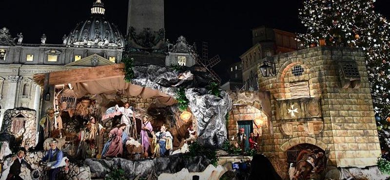 Karácsonyra készülődnek a Szent Péter-téren