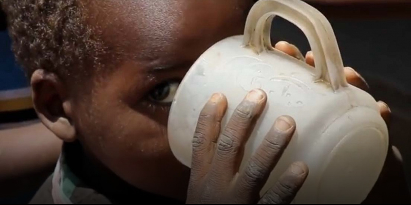 Kenya - Adj inni a szomjazónak és enni az éhezőnek