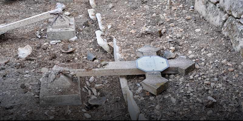 Szentföld - Ismét megrongálták a szalézi rendház temetőjét