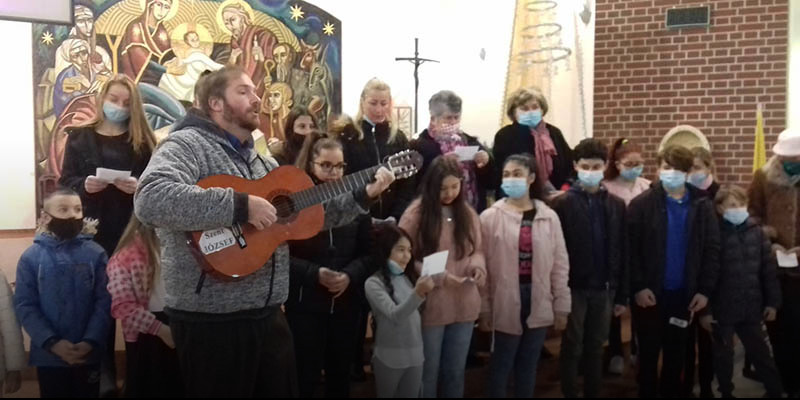 Kazincbarcika – Adventi gyertyagyújtás a tanodás gyerekekkel