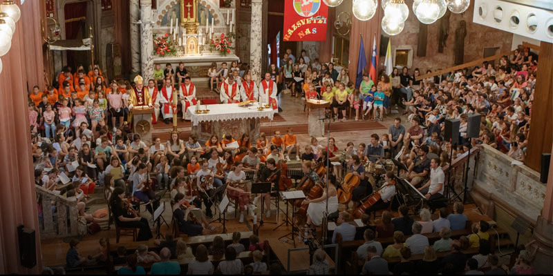 Szlovénia - Újra több száz gyerekhang énekelt Máriának