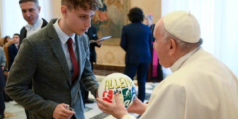Ferenc pápa arra buzdítja a fiatalokat, hogy tegyék próbára magukat