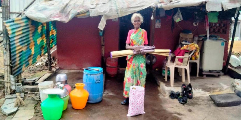 India – Szaléziak segítenek a ciklon áldozatainak