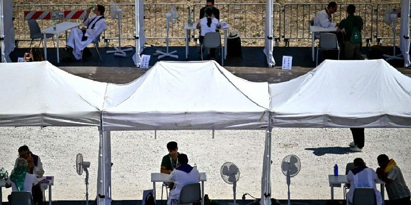 Fiatalok bűnbánati napja a Circus Maximus gyóntatófülkéiben