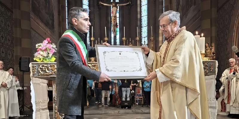 Olaszország – Chieri díszpolgárává avatták Fabio Attard rendfőnököt 