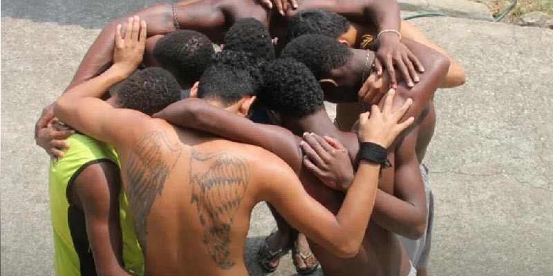 Spanyolország – Az oktatás jövőt ad a fegyvert fogni kényszerült gyerekeknek