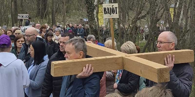 Péliföldszentkereszt - Keresztút a ferences rend jubileumi évében