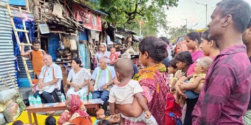 India - Olcsó lakásokat építenek a szaléziak Kalkutta egyik nyomornegyedében