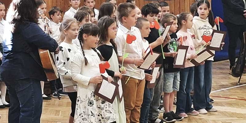 Óbuda - Anyák napja a Péter-Pálban