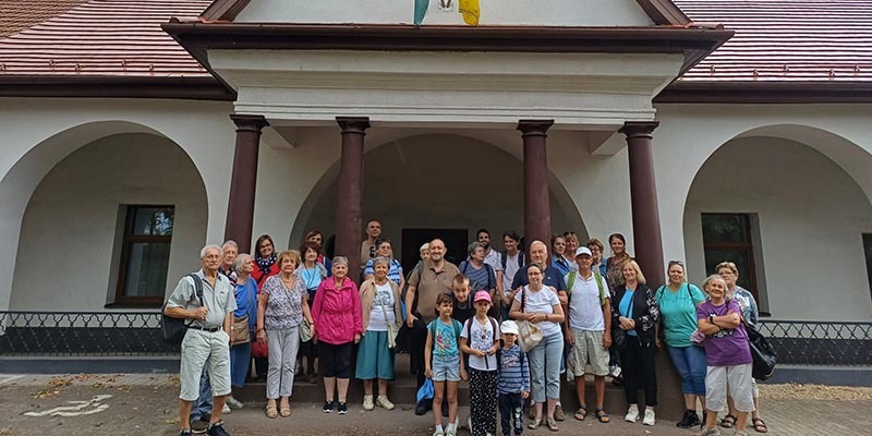 Clarisseumi hívek zarándoklata Mezőnyárádra
