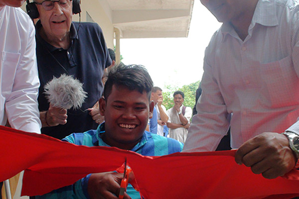 Kambodzsa – Átalakítjuk az épületeket és a fogyatékkal élő diákok életét