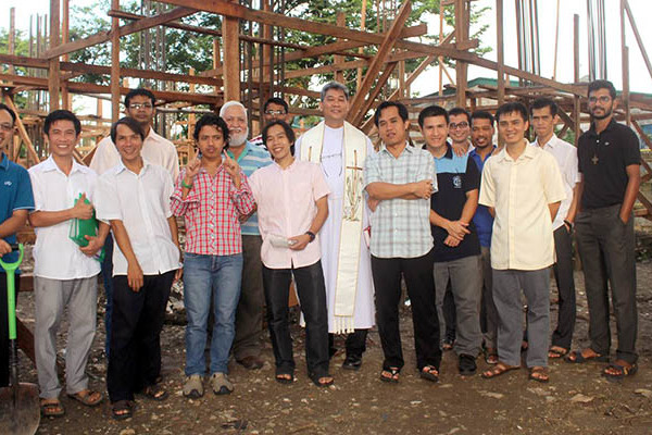 Fülöp-szigetek – Megáldották a Sándor István közösség új épületének alapjait 