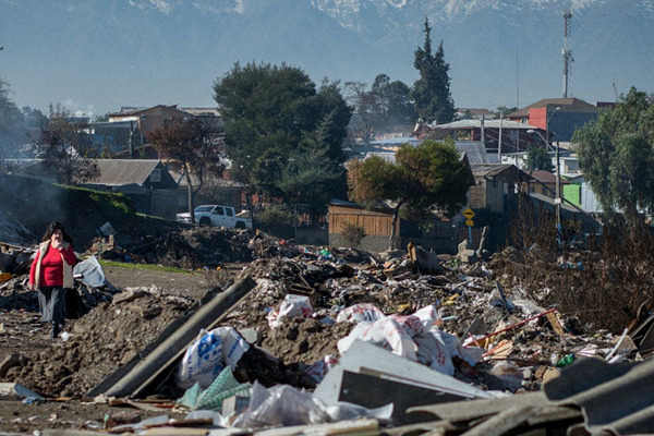 Chile – Emberi méltóságot vinni Santiago nyomornegyedeibe