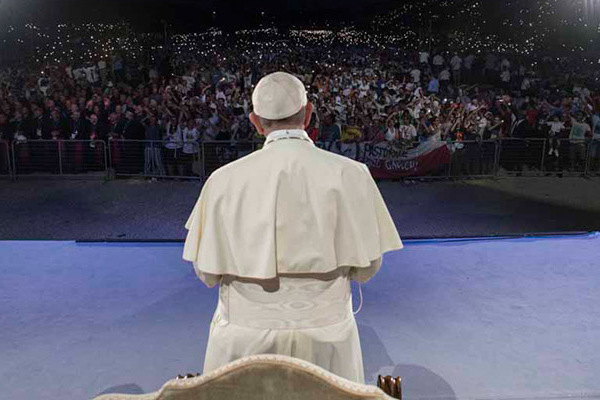 Ferenc pápa a fiataloknak: Vállaljatok kockázatot a szerelemért, az életért!