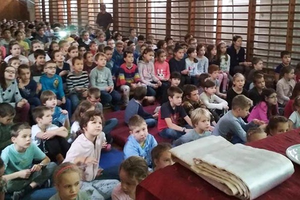 Budapest – Rózsafüzért imádkoztak a Péter-Pálban