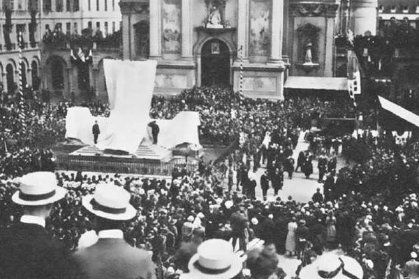 Olaszország – 100 évvel ezelőtt leplezték le Don Bosco valdoccói emlékművét