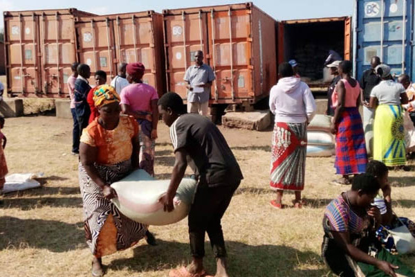 Malawi – Kukoricát adományoztak a szaléziak a családoknak