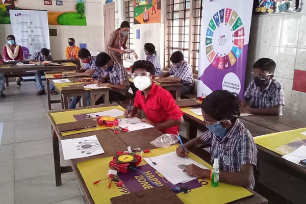 India – A szaléziak létrehozták az első „Boldog tanulás övezet”-et Keralában
