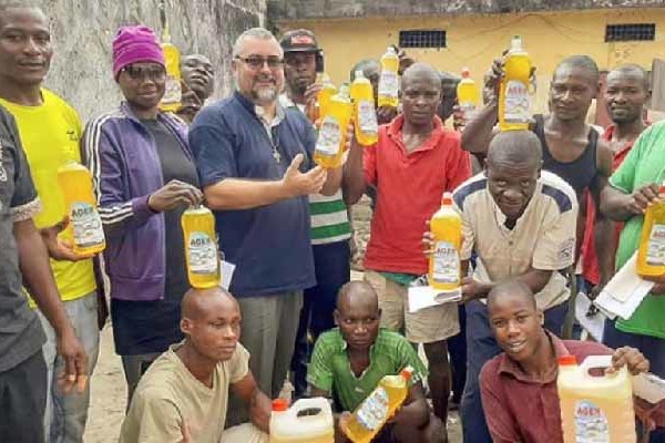 Kamerun – Folyékony szappan Don Bosco irányításával