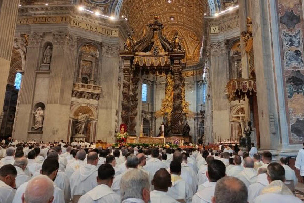 Szalézi papként a pápánál a húsvéti szent háromnapon