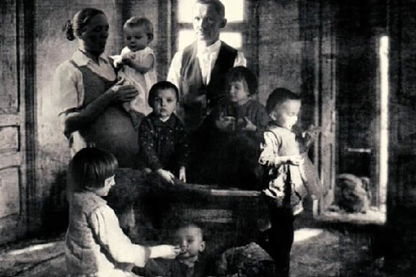Boldoggá avatták a zsidómentő hétgyermekes vértanú Ulma családot