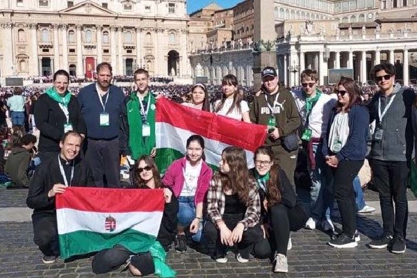 Kazincbarcikai szalézi fiatalok jubileuma Rómában