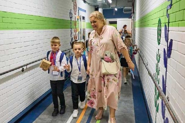 Ukrajna – Újra kezdődik az iskola, a csengő pedig légriadót jelent