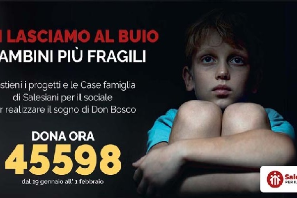 Olaszország – „Ne hagyjuk a legsebezhetőbb gyermekeket sötétségben” kampány