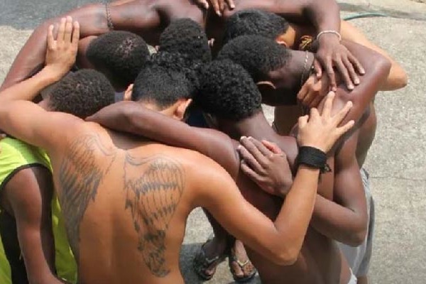 Spanyolország – Az oktatás jövőt ad a fegyvert fogni kényszerült gyerekeknek