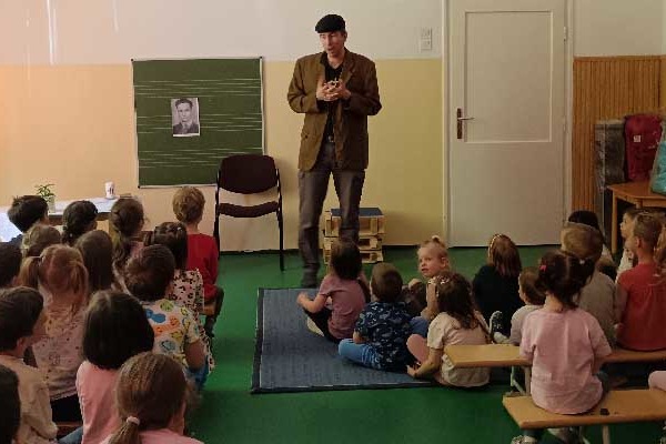 Óbuda - Öröm, bőrönd és szalézi meglepetés – Sándor István nyomában az oviban