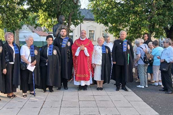 Szolnok – Boldog Sándor Istvánra emlékeztek a  szolnoki KÉSZ vezetésével