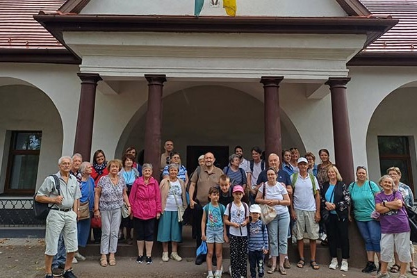Clarisseumi hívek zarándoklata Mezőnyárádra